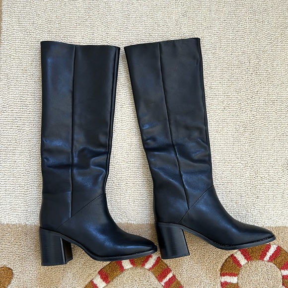 Intentionally Blank boots - Picture 5 of 8